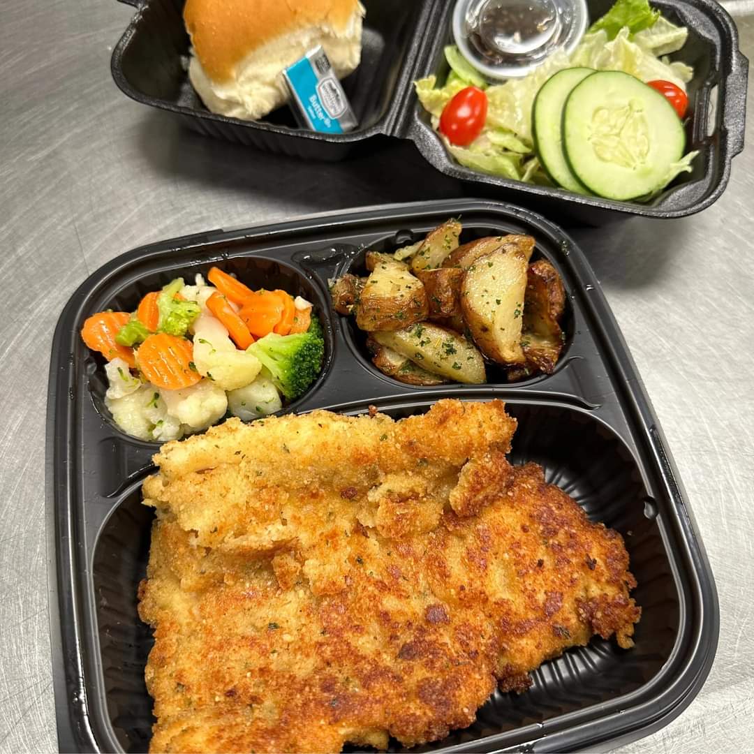 Breaded chicken cutlet with potatoes and salad