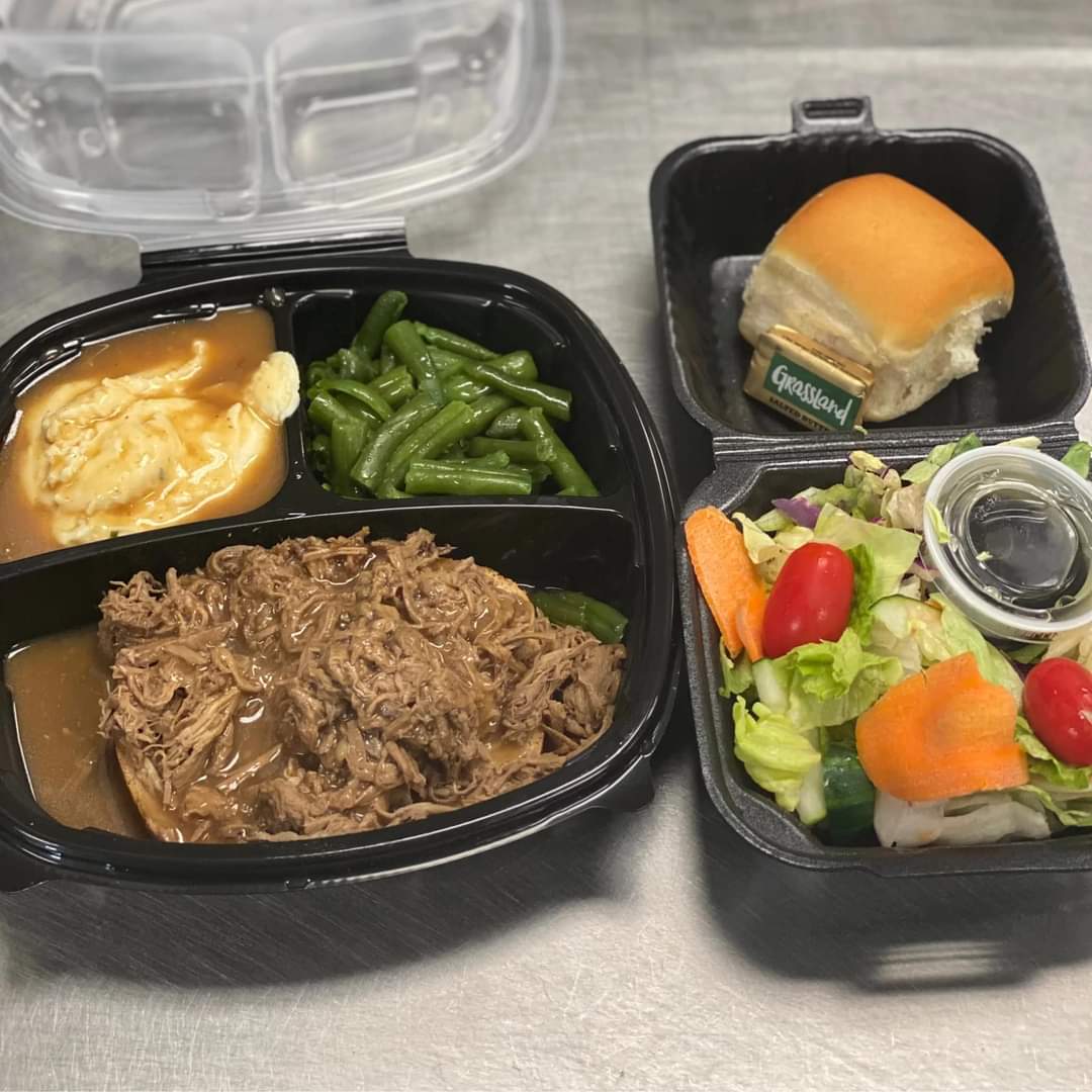 Shredded beef with green beans, salad, roll